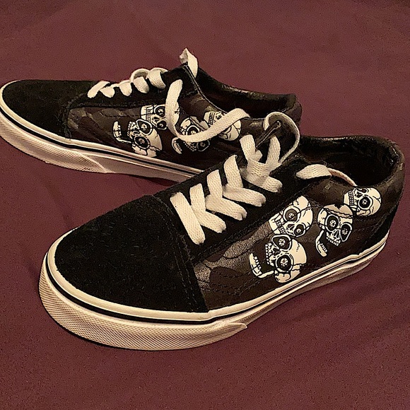 Barely used Vans. - Picture 3 of 4